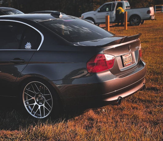 P STYLE (HIGH-KICK) CARBON FIBER TRUNK LIP - E90 3-SERIES